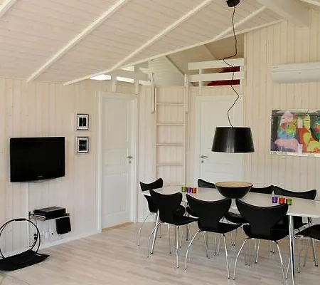 Three-bedroom Holiday In 49